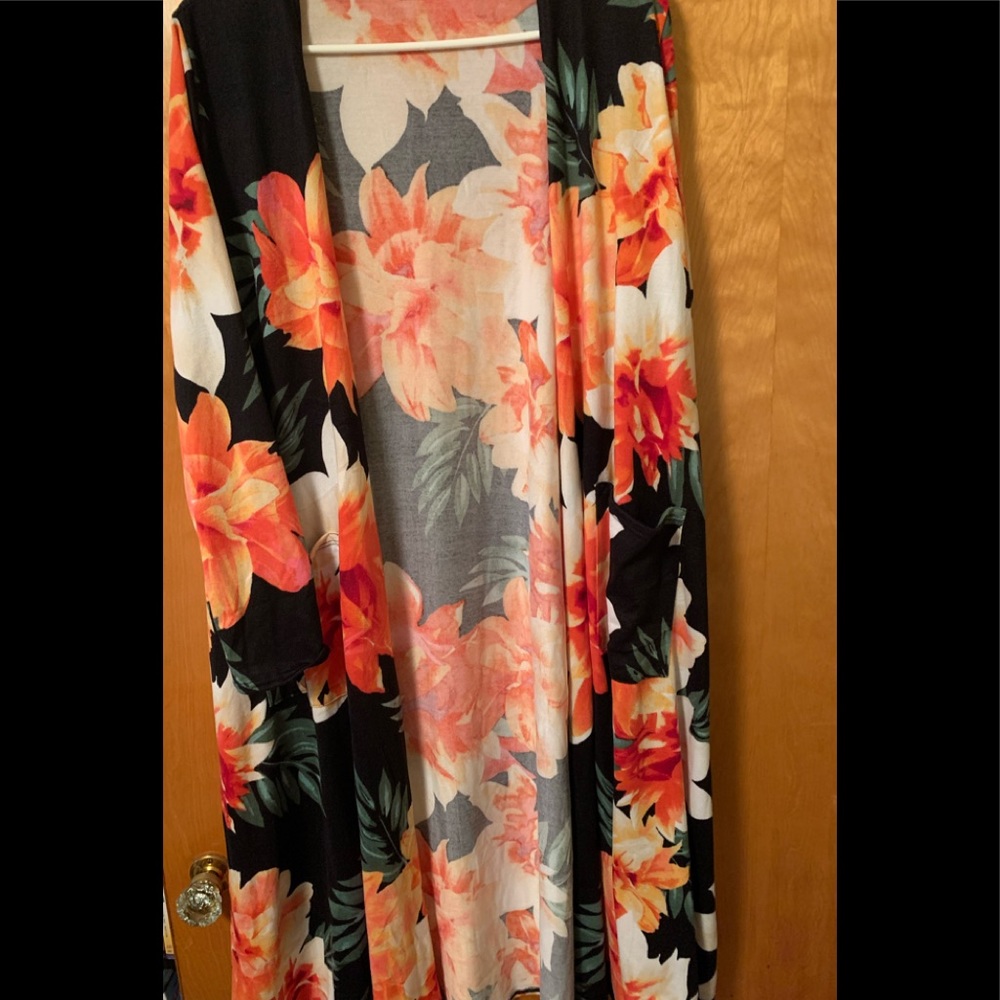 Lularoe Sarah Floral Duster.  Size M.  NWT.